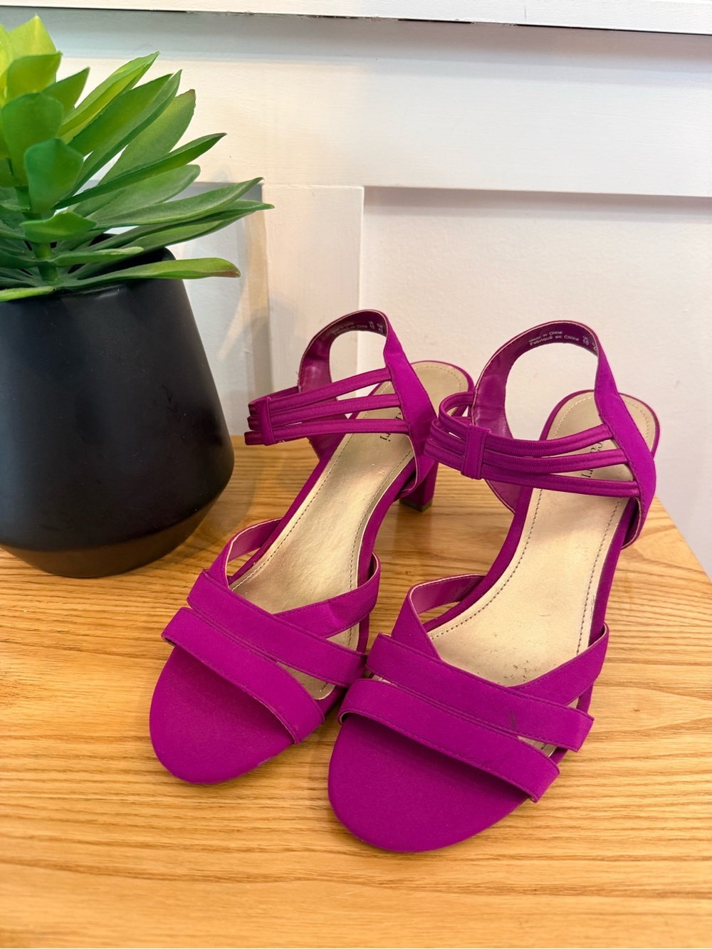 💫2/$25 • Luca Ferri Fuschia Chunky Heel Strappy Open Toe Sandals